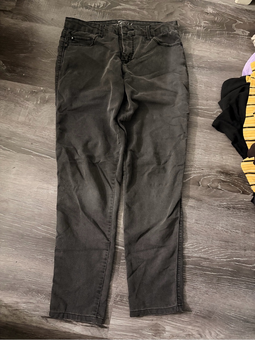 Vintage Celebrity Gold Black Rinse Skinny Jeans - Classic Five-Pocket